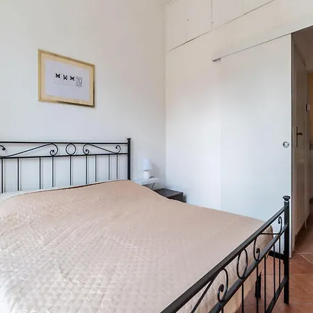 Апартаменты Guesthost - Comfy Near Vatican City! Рим